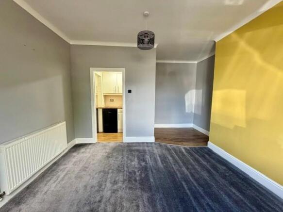 2 bed Terraced to rent Image 4