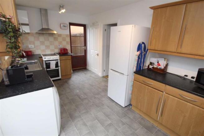 KITCHEN / DINING ROOM