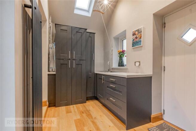 4 bed Semi-Detached for sale Image 8