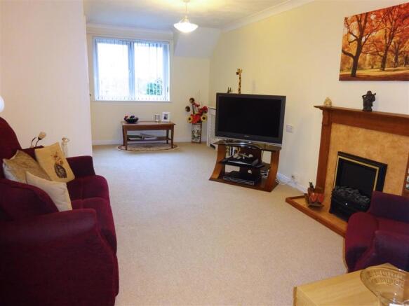 Sitting/Dining Room