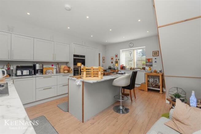 3 bed Detached for sale Image 5