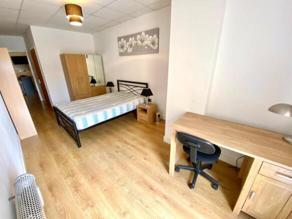 2 bed Apartment to rent Image 6