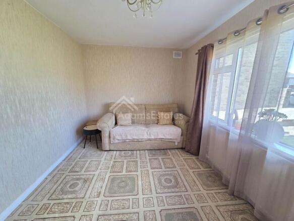 4 bed Bungalow for sale Image 5