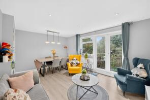 7, 15 Dunarden Court, Inner Park Road, London SW19 6EB