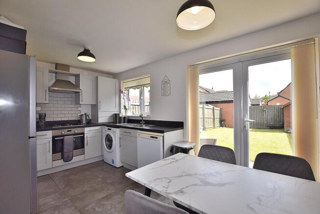 3 bed Semi-Detached for sale Image 6