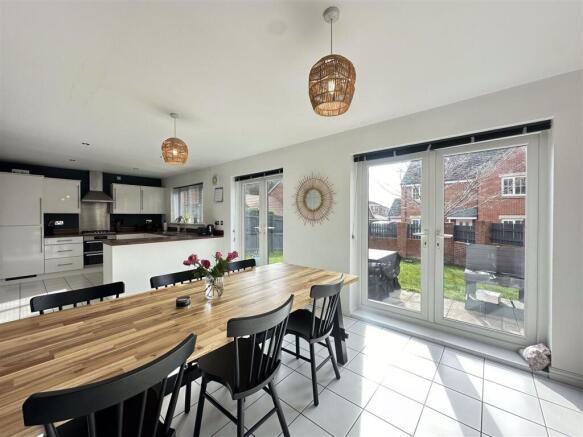 4 bed Detached for sale Image 4
