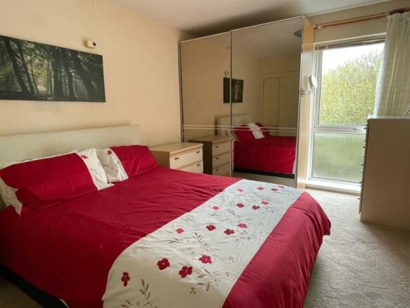 Bedroom..jpg
