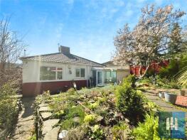 3, Chapel Close, Berry Brow, Huddersfield HD4 7QH