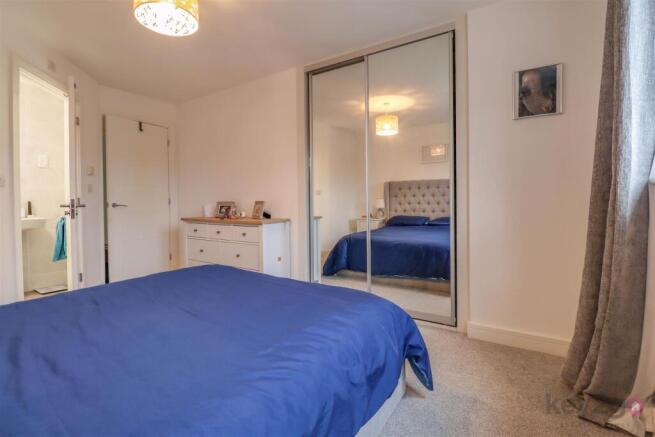 4 bed Detached for sale Image 12