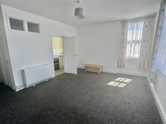 Studio to rent Image 4