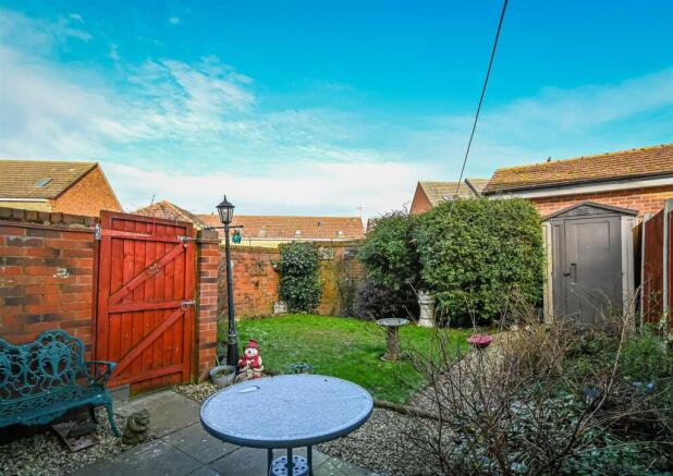 75 Rastrick Close-25.jpg