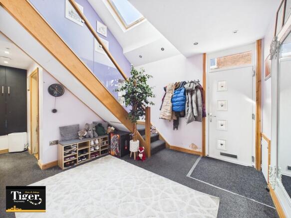 CAM01931G0-PR0352...