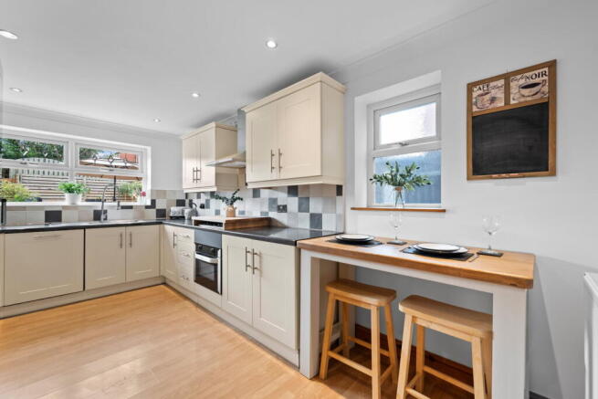4 bed Semi-Detached for sale Image 7