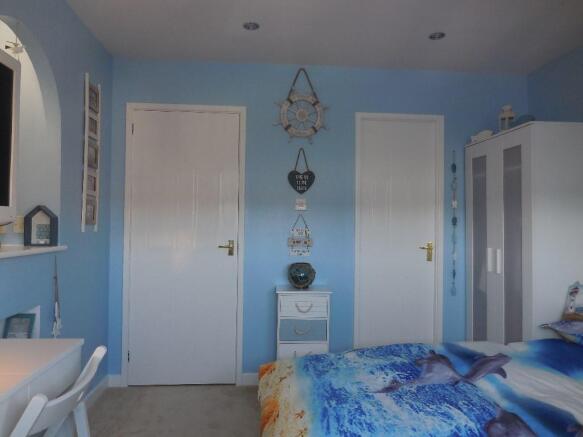 BEDROOM 2