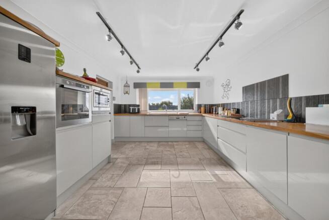 3 bed Detached for sale Image 7