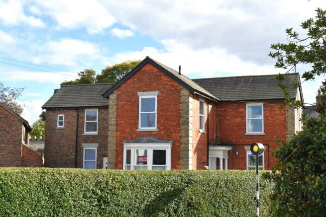 4 bed Detached for sale Image 4
