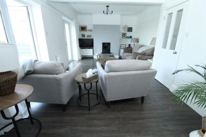 LivingRoom1.JPG