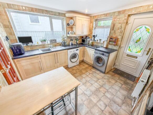 Kitchen/ Breakfast Room