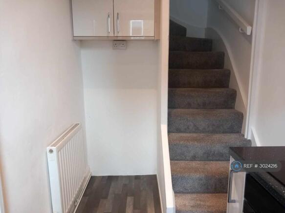 2 bed Terraced to rent Image 6