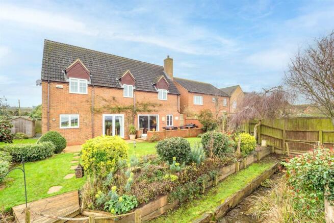 24 Millfield Close-36.jpg
