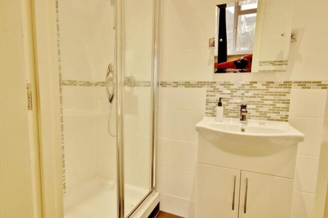 Ensuite to Bed 1
