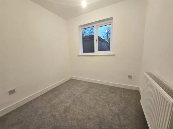 2 bed Semi-Detached Bungalow to rent Image 6
