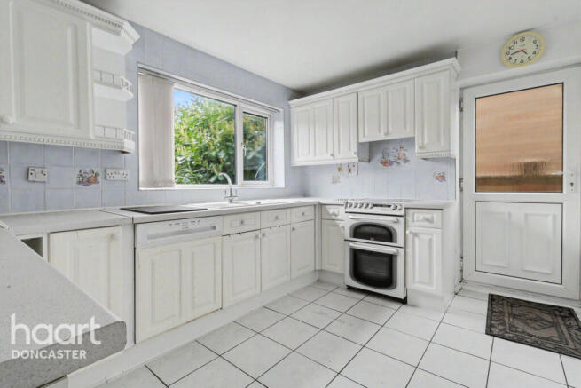 4 bed Detached for sale Image 12