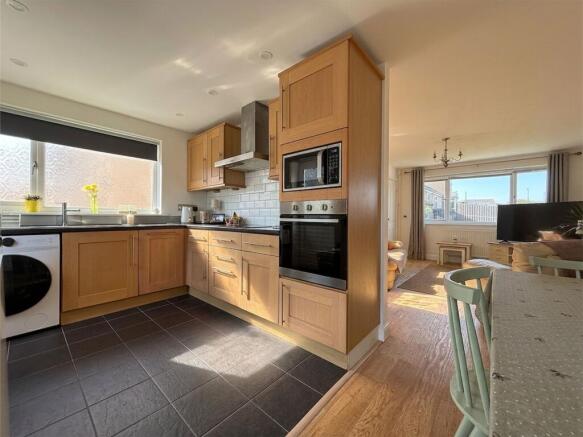 3 bed Semi-Detached for sale Image 7
