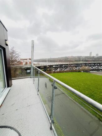 balcony1.jpg