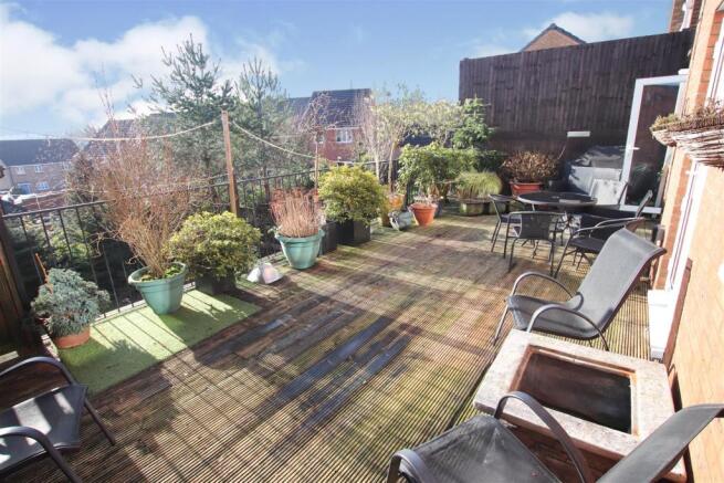 LANDSCAPED REAR GARDEN