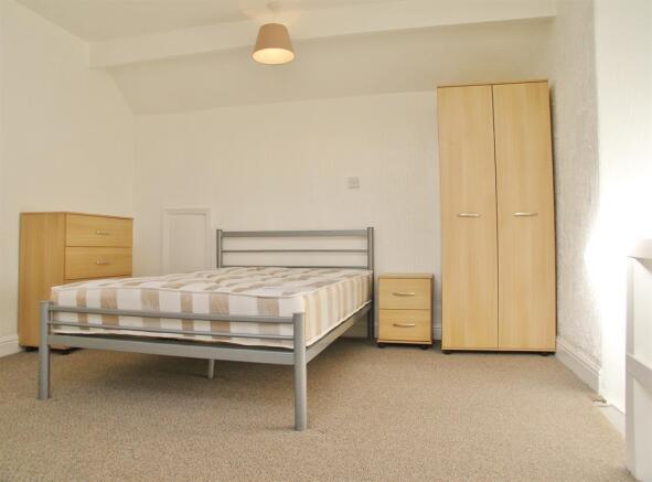 3 bed Terraced to rent Image 7