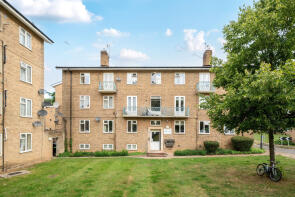 34, Pinner Grove, Pinner HA5 5NY