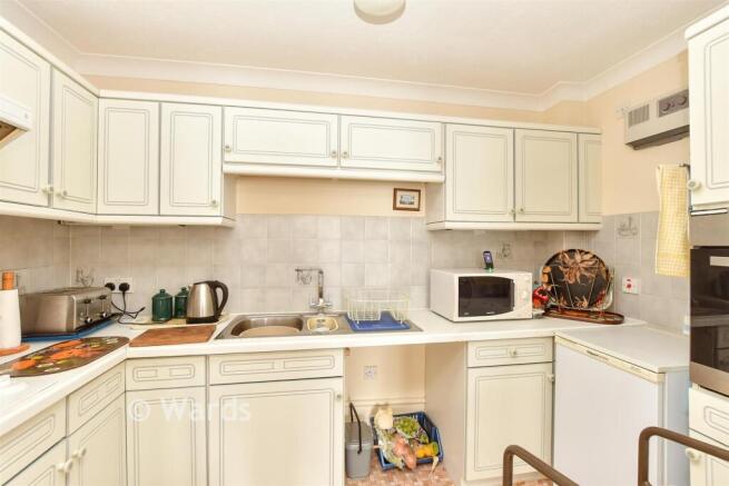 2-bed flat on Middle Row, Faversham, Kent, £200,000