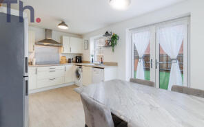 23, Red Fox Square, Newport PO30 2HF