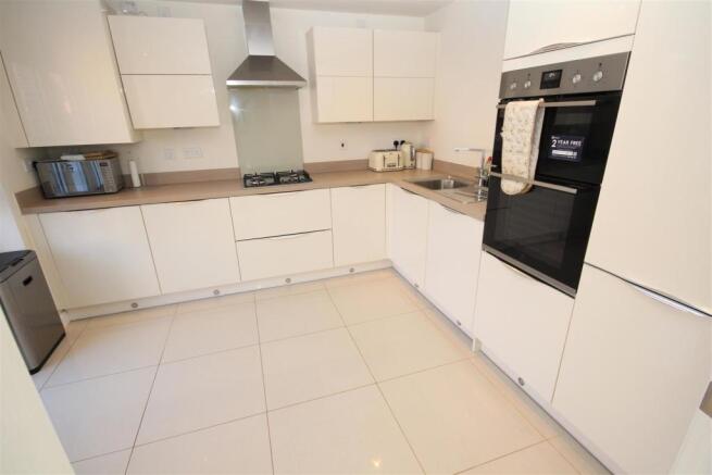 Kitchen 2 .jpg