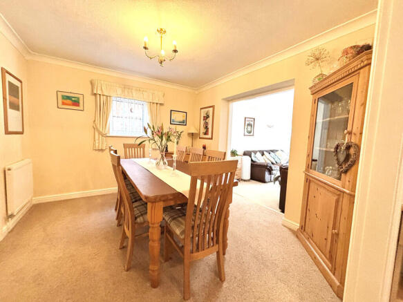 4 bed Detached for sale Image 6