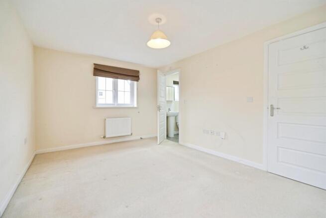 4 bed Detached for sale Image 10