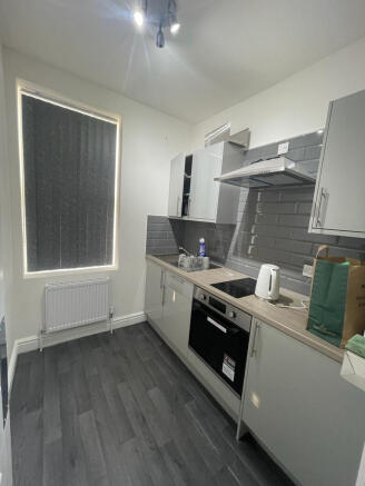 4 bed House to rent Image 4