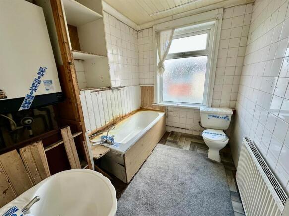 3 bed Terraced for sale Image 4
