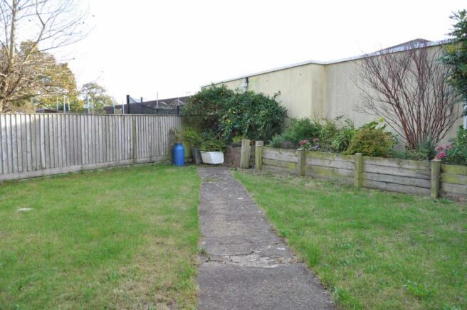 8 Somerlea - Garden