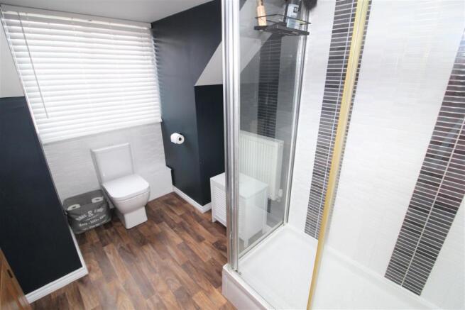 EN SUITE SHOWER ROOM