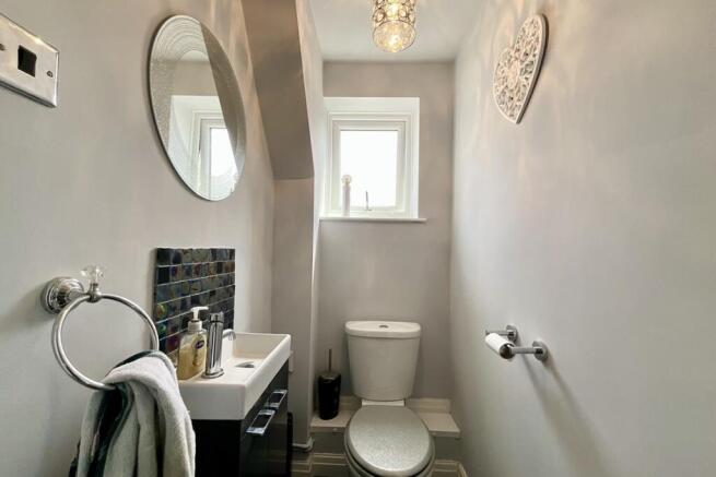 4 bed Semi-Detached for sale Image 11