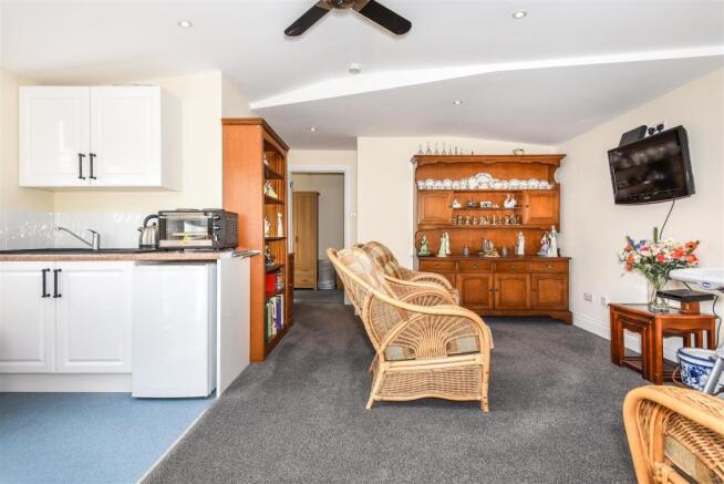 ANNEX - SITTING ROOM/KITCHEN