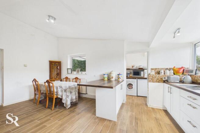 Kitchen / Dining Area