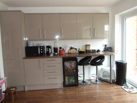 Kitchen / Dining Roo