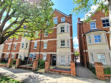 Warwick Avenue, Bedford