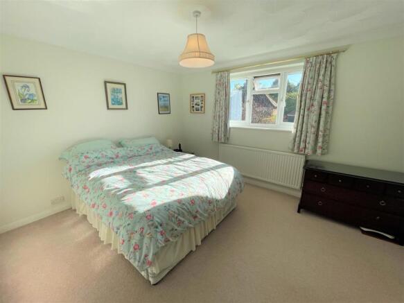bed1.jpg