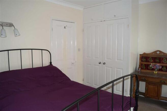 BEDROOM 1  (MASTER)