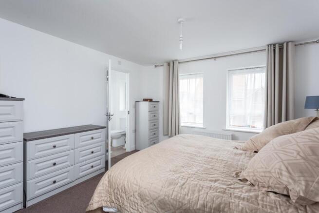 4 bed Detached for sale Image 5