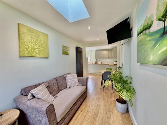 Hanson Road, Meltham, Holmfirth photo 4